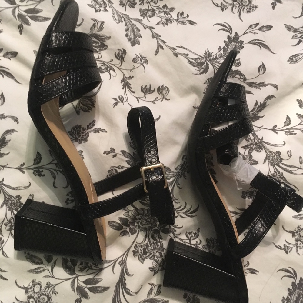 Avon Cushion Walk heeled sandals black